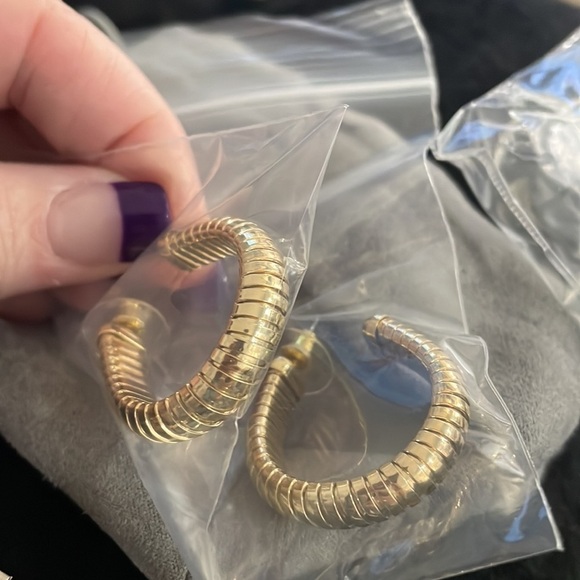 Steely Glam Tubogas Stretch Bracelet  with pierced earrings set by R.J. … - Picture 4 of 6